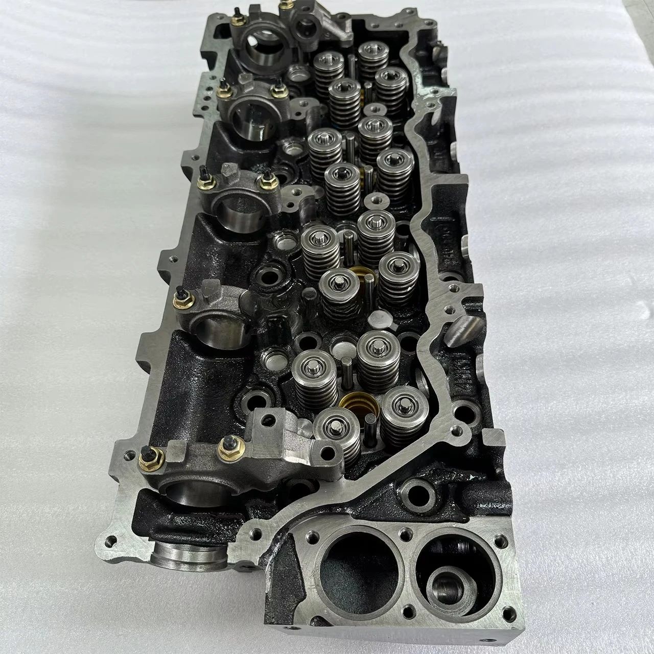 Excavator Machinery Engine Cylinder Head Assembly for 4hk1 4JJ1 4JG1 4JB1 4LE2 4BG1 6HK1 6BG1