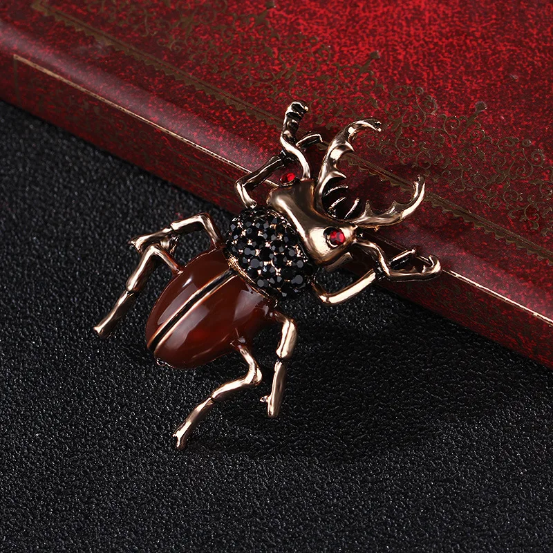 Charming Vintage Beetle Brooch Pin - Durable Zinc Alloy, Timeless Style, Eye-Catching Animal Theme, Perfect for Women & Girls