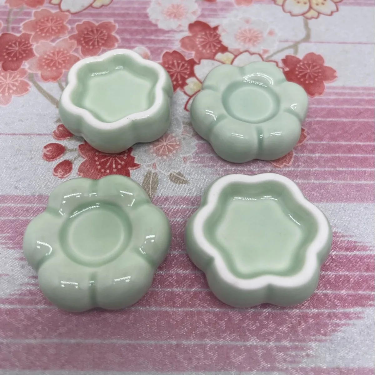 

Creative Flower Ceramic Base, Cute Crafts, Small Accessories, Small Dolls, Tray, Ceramic Small Turntable, Porcelain Ornaments