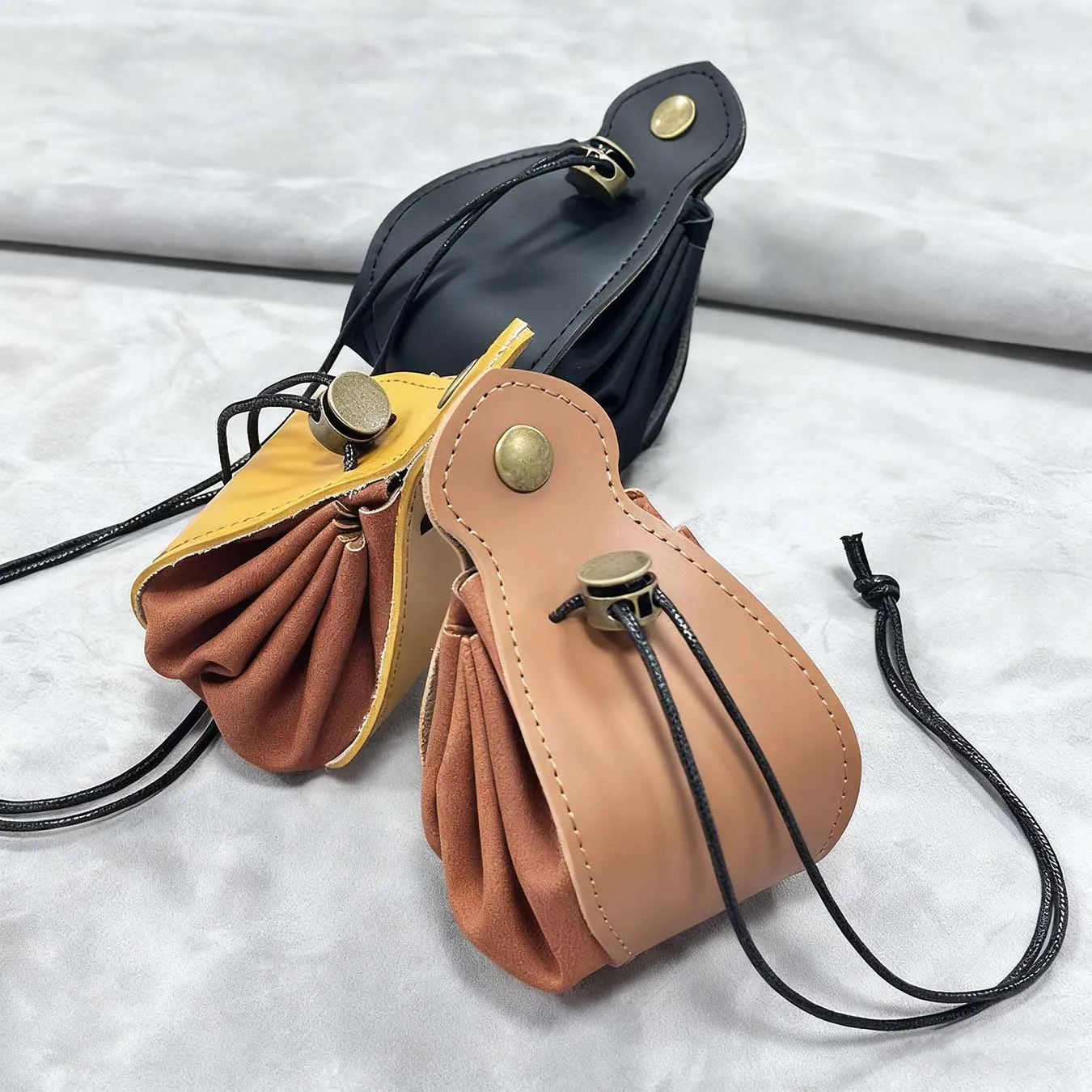 

1Pcs Dice Bag Storage Box Dice Cup Leather Dice Cup for D&D COC Role RPG DND Table Game