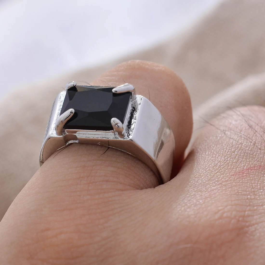 Best Sell Elegant Black Crystal Platinum Plated Men Finger Wedding Ring Jewelry For Man Gifts Never Fade Cheap