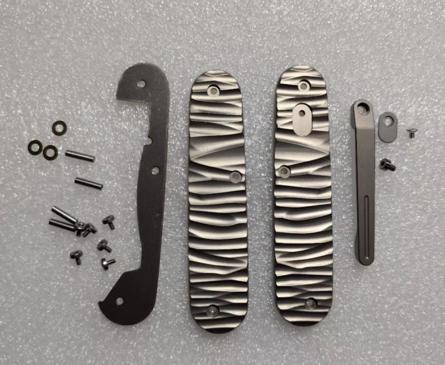 

1 Pair Titanium Alloy Wave Meteorite Grip Handle Scales With pocket Clip For 84mm Victorinox Swiss Army Knives