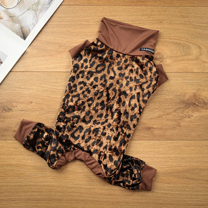 Pyjama léopard pour chien en velours doux 4