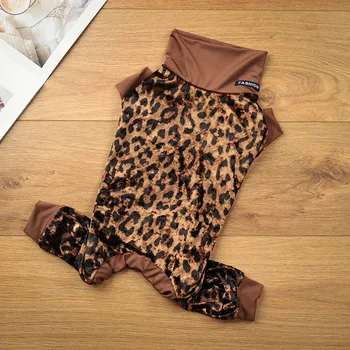 Pyjama léopard pour chien en velours doux 4