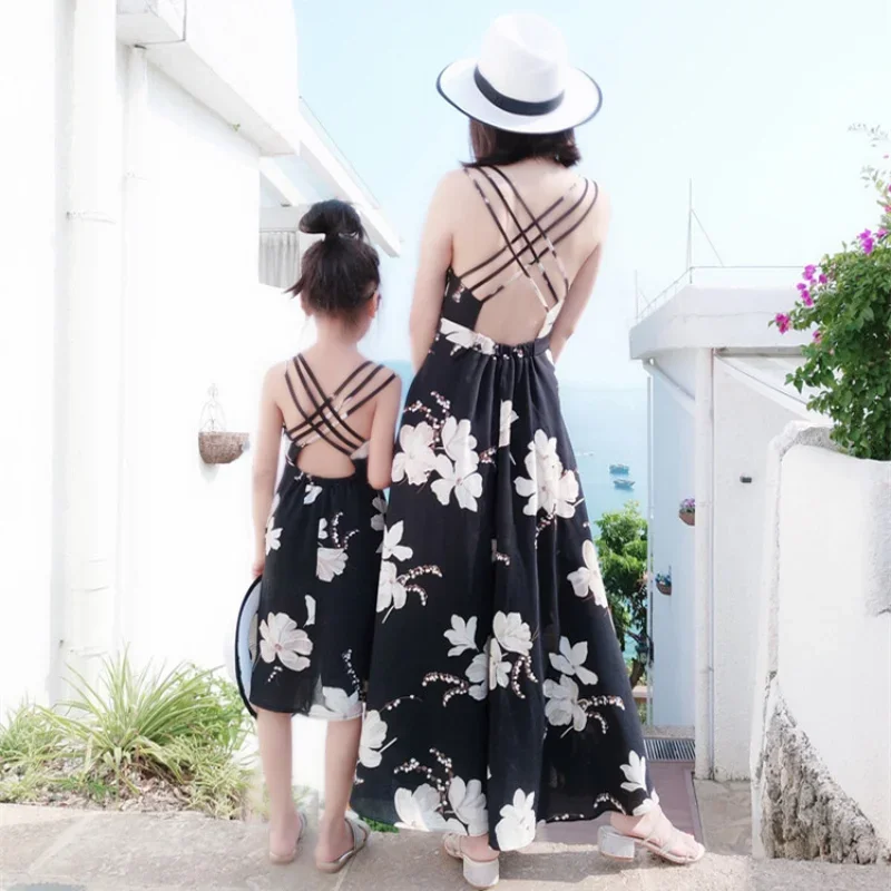 Mother and Daughter Floral Dress Beach Wear 2023 Summer Mom Baby Girls Matching Vacation Clothes Resorts Look Women Dresses