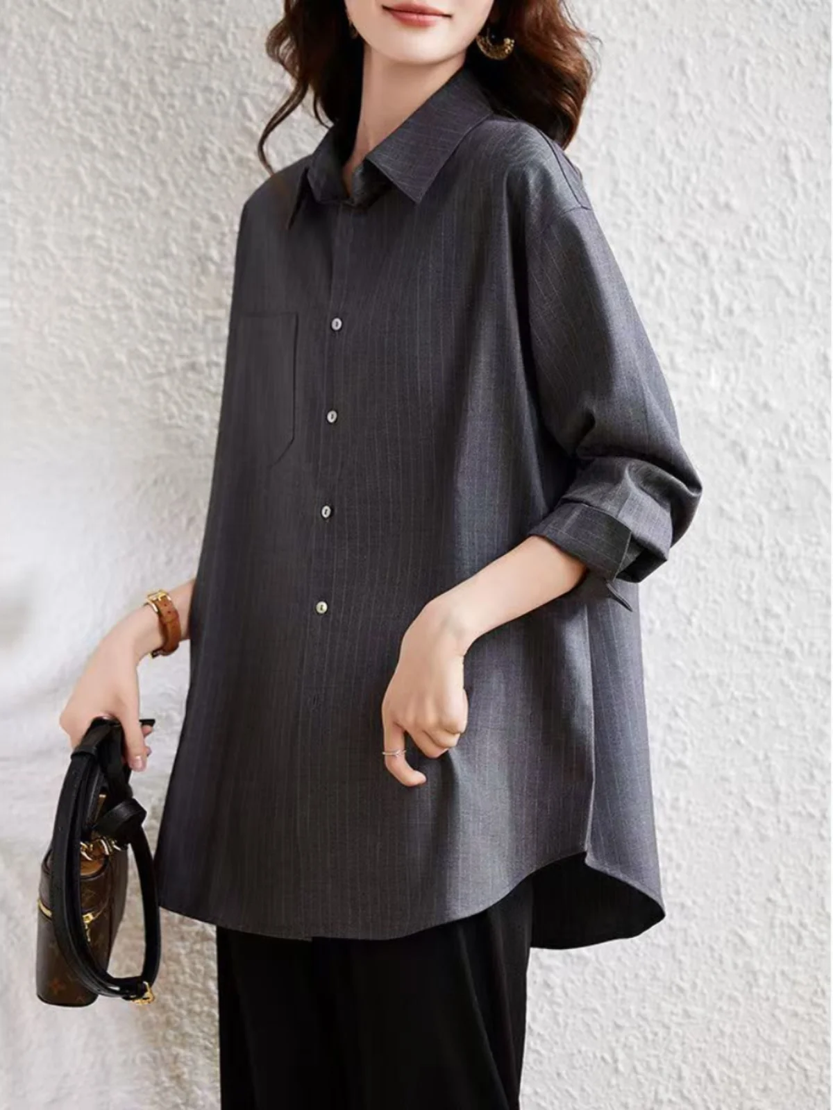 

Модный текстурированный женский оверсайз в полоску, свободный крой, утягивающий корейский слэ, длинный свеч на пуговицах, полиэстер