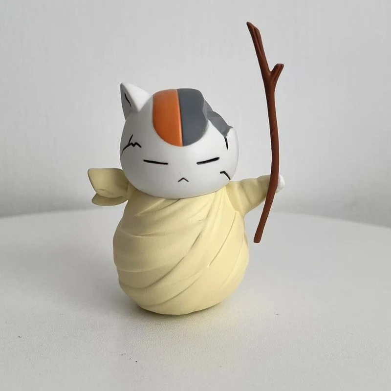 Nieuwe Creatieve Cartoon Mini Kat Leraar Pop Gk Handbediende Niang Mond Drie Drie Getijden Spelen Pop Desktop Decoraties Ornamenten