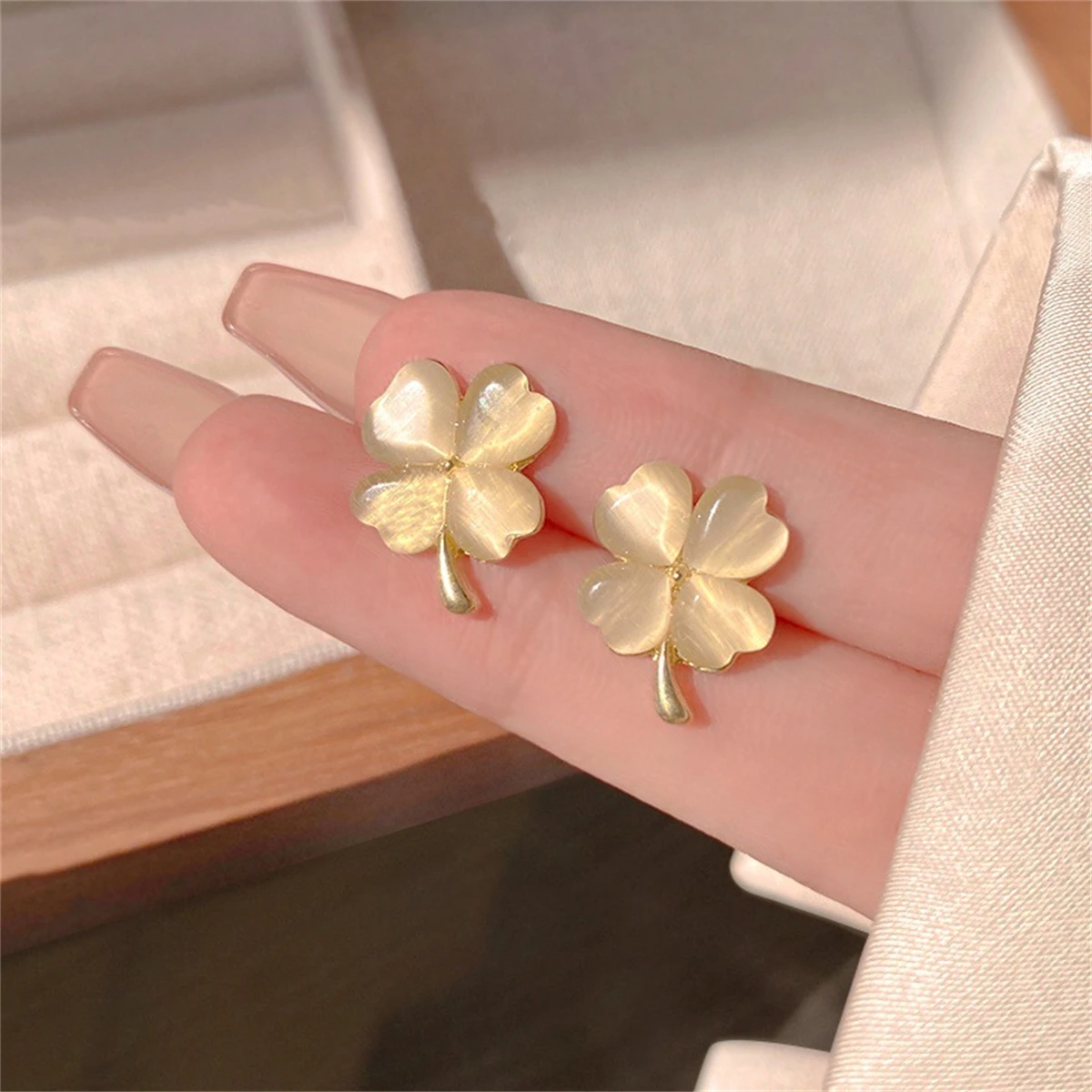 

WAKA Lucky Clover Stud Earrings for Women Elegant Floral Jewelry Minimalist Fashion Accessories Gift for Her Trendy Daily Wear