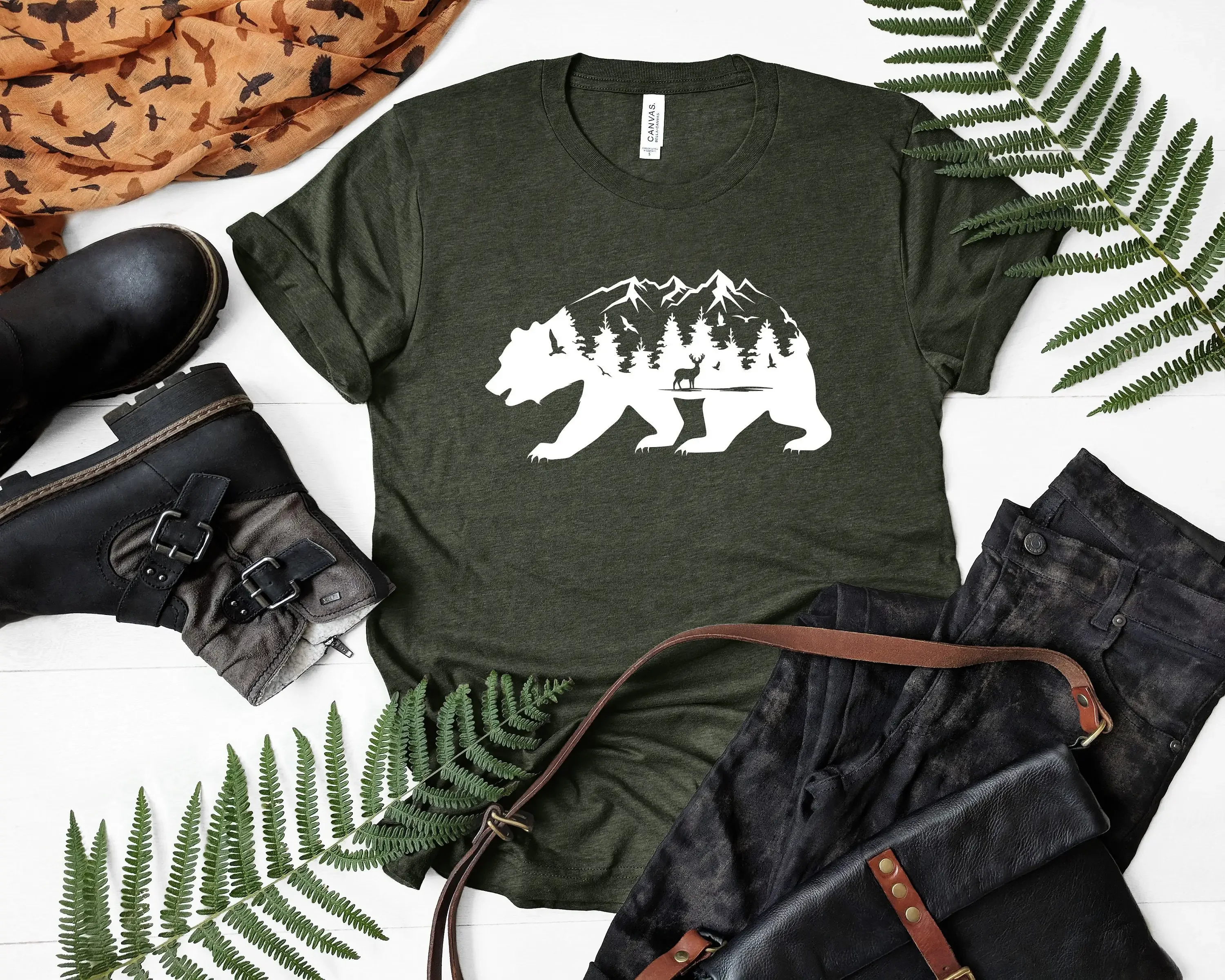 Camiseta de Bear in ForesT, camisa de acampada, montaña, aventura, senderismo, WanderlusT, naturaleza s