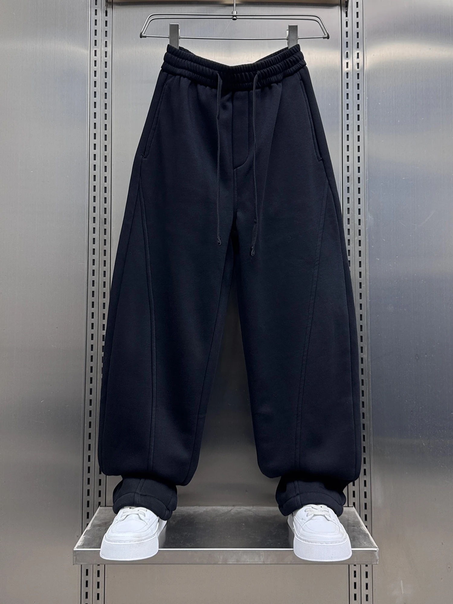 

Повседневные спортивные брюки свободного кроя с прямыми штанинами для мужчин, осенне-зимние модные брендовые универсальные спортивные штаны с эластичным поясом на шнурке