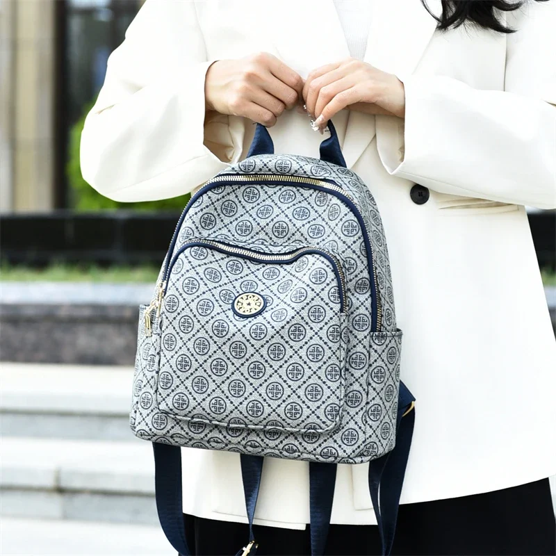 Mochila criativa para mulheres, 2025 novo estilo, elegante, leve, mochila escolar de monograma retrô de viagem, mochila casual feminina