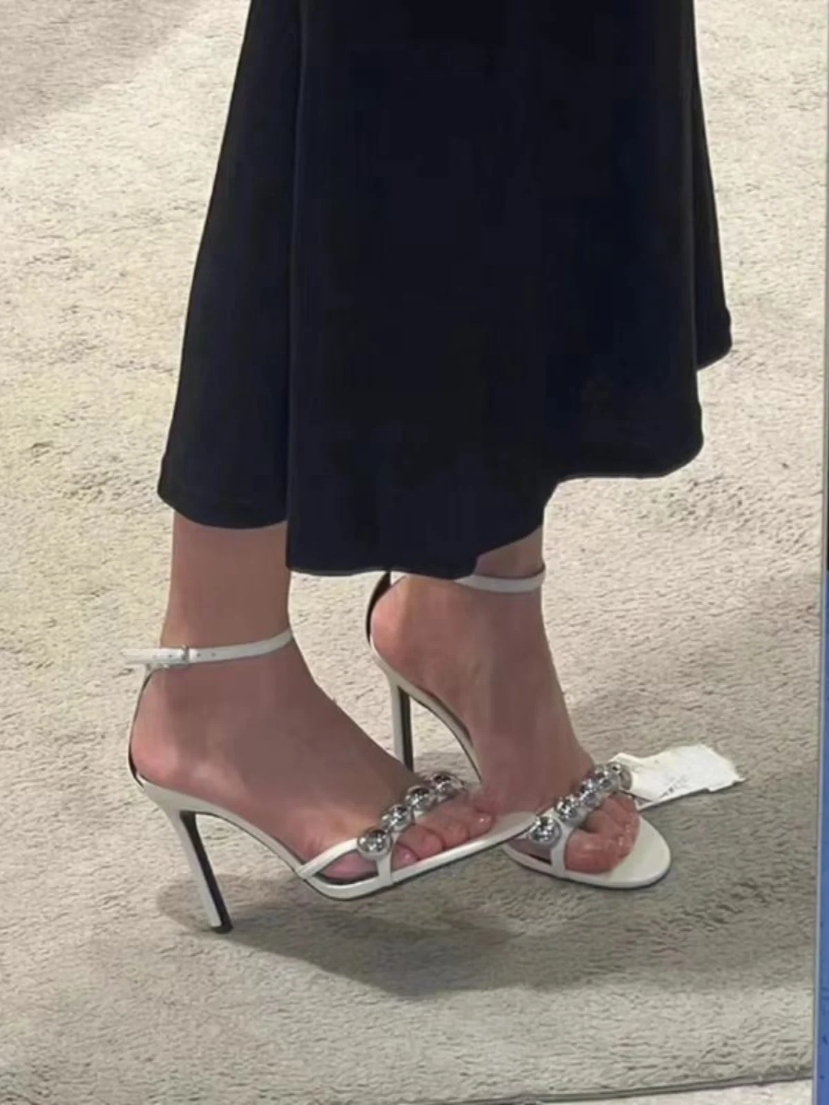

Open toed willow nails with white sandals, women's new sexy slim heel round toe high heels for the summer of 2024