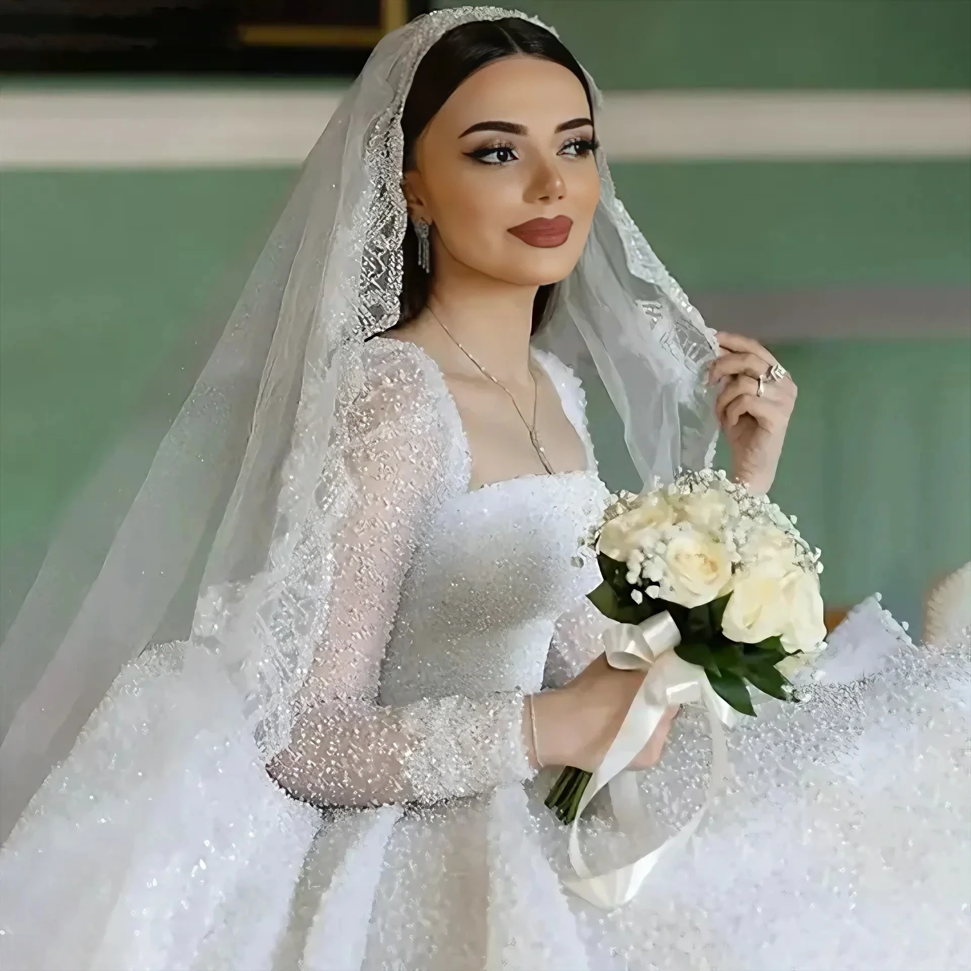 

Customized Gorgeous Beaded Princess Wedding Dress Square Neck A-line Bridal Ball Dress Long Sleeve Palace Training Wedding Dress