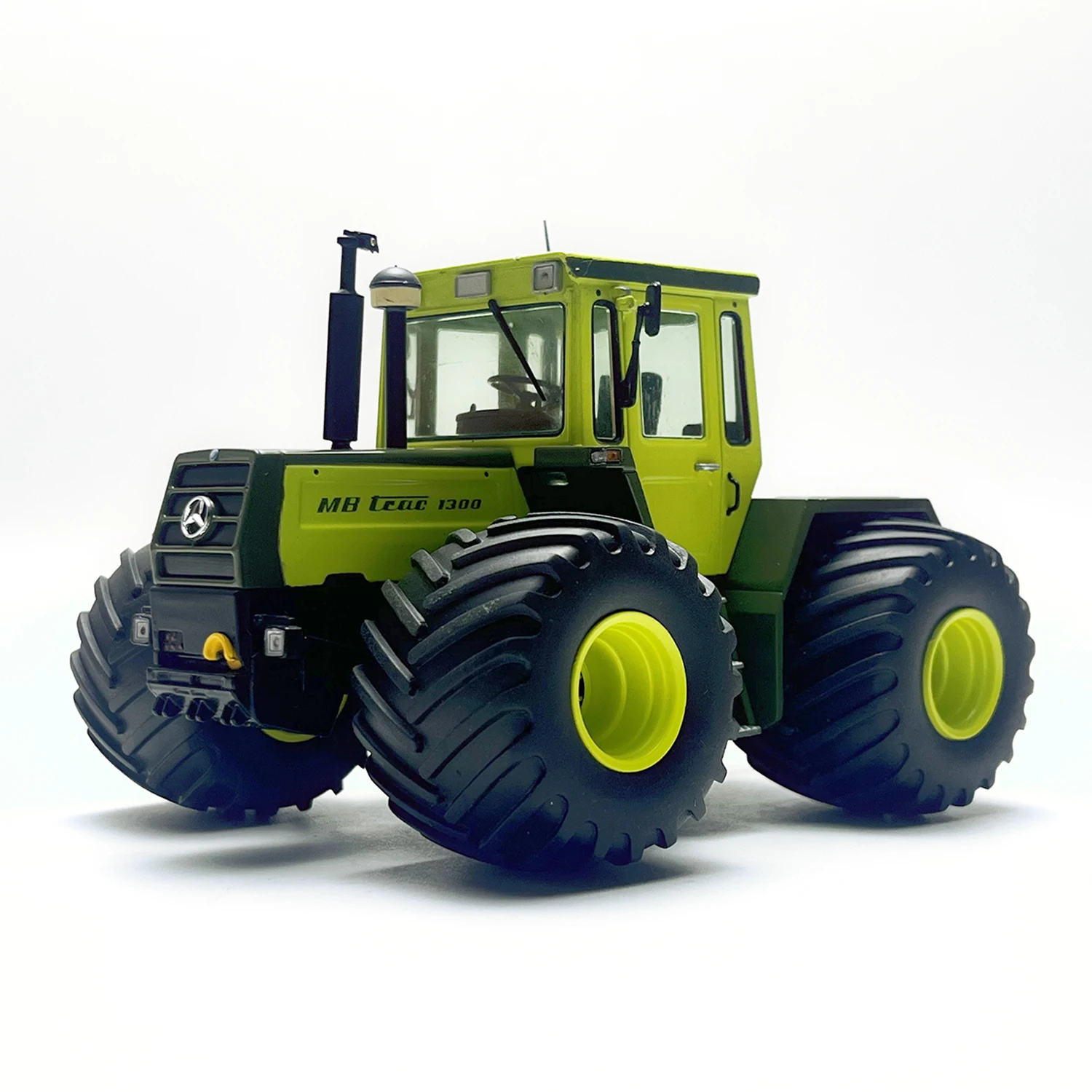 Weise 1:32 Scale Diecast Alloy MB-Trac 1300 Agricultural Tractor Toys Cars Model Classics Adult Gifts Souvenir Static Display