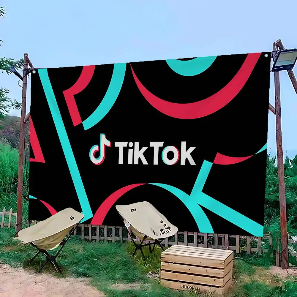 لافتة كلاسيكية بشعار T-TikToks كبيرة الحجم وأنماط طباعة مثيرة للاهتمام لحفلات أعياد الميلاد