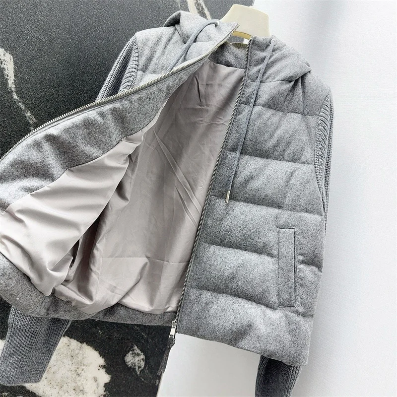 سترة شتوية نسائية 2025 سترة جديدة مرنة متماسكة مع قلنسوة سترة بيضاء مملوءة بالبط معطف سميك من الصوف مزيج أسفل معاطف