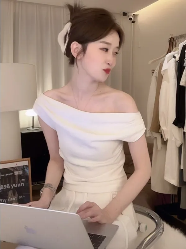 تي شيرت Ele White بقصة ضيقة على الكتف تي شيرت نسائي صيفي بتصميم راقي فريد من نوعه مكبل بشكل جذاب ort Sve