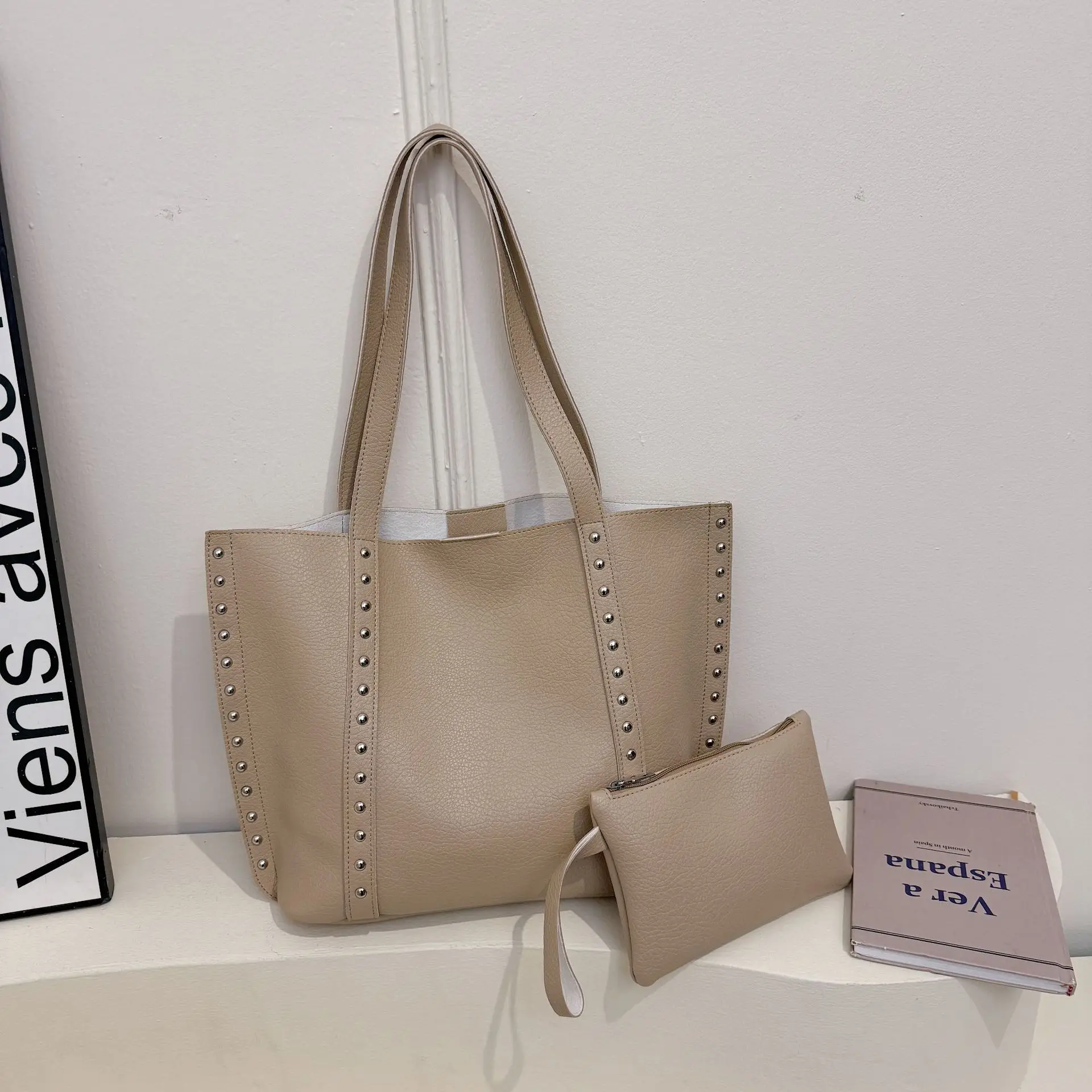 

Просторная большая сумка с шипами 202, нишевая сумка через плечо для женщин, шикарная сумка через плечо под мышками, универсальная сумка «день-ночь»