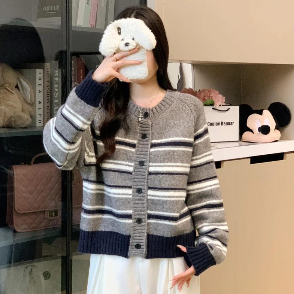 سترة صوفية مخططة على طراز الكلية برقبة دائرية وصدر واحد للخريف/الشتاء #3