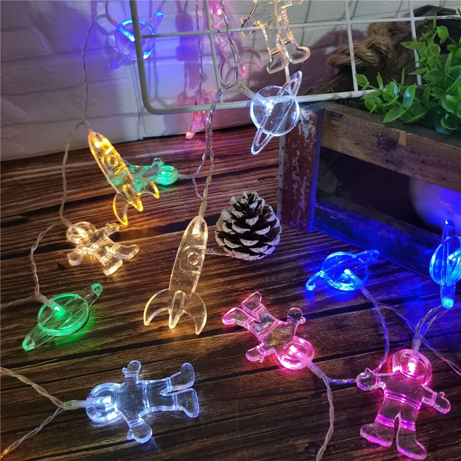 AstronsomRocket Planet String Lights pour enfants, thème de l'espace extérieur, décor de fête d'anniversaire, lumières dégradées de Noël, cadeau, batterie, 62 LED