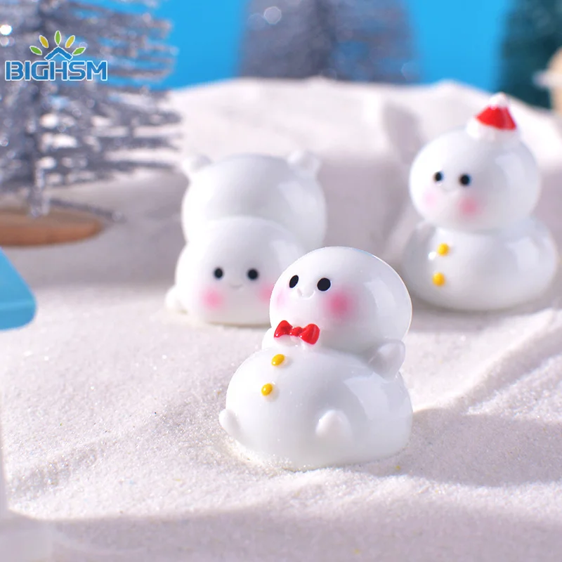 4 pezzi di cartoni animati Kawaii ornamenti natalizi in miniatura mini simpatici pupazzo di neve figurine in resina micro decorazione paesaggio regali di Natale