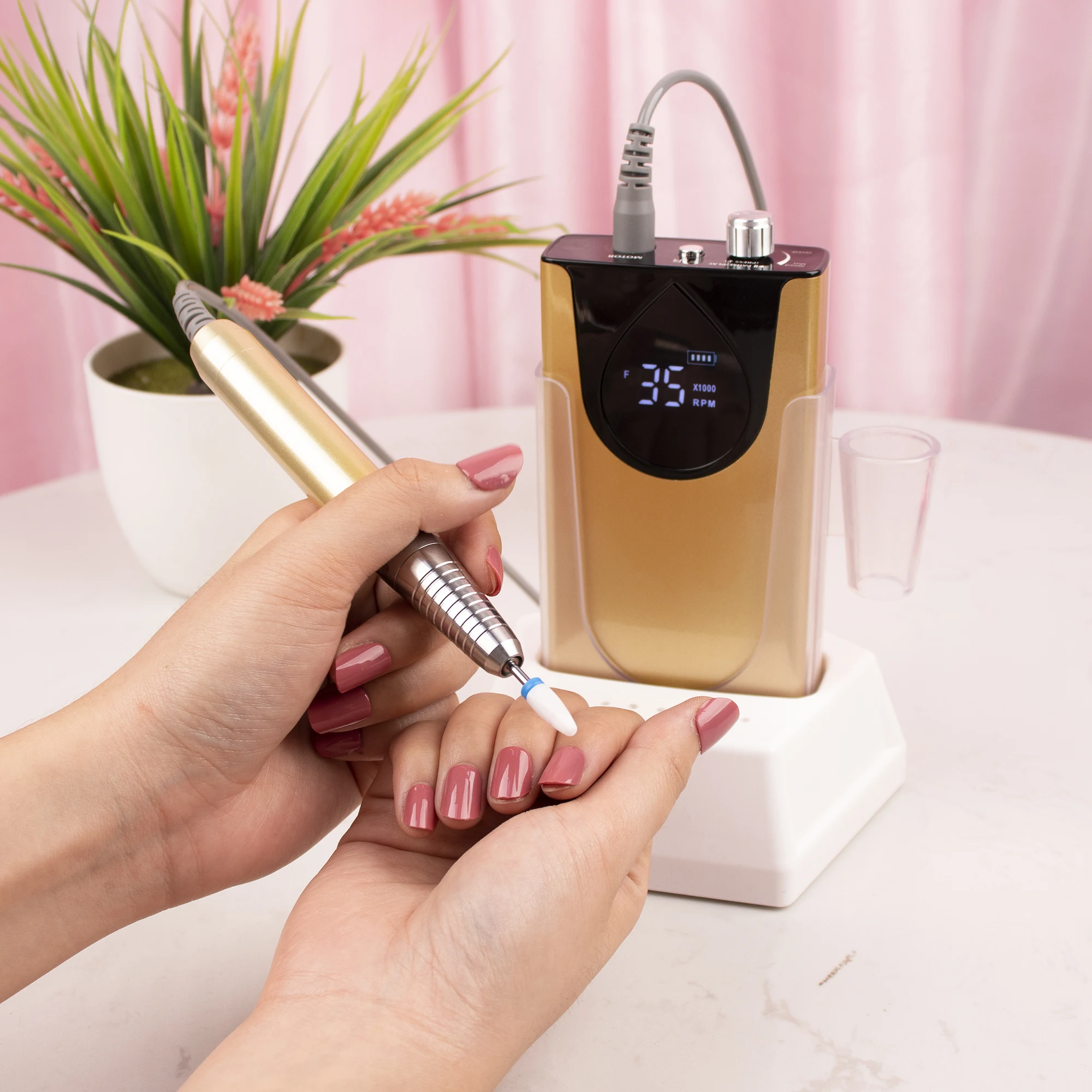 Stille nagelgereedschap Borstelloze draagbare 35K accuboormachine Aluminiumlegering 35000 RPM nagelschuurmachine Elektrische vijlboor met basis