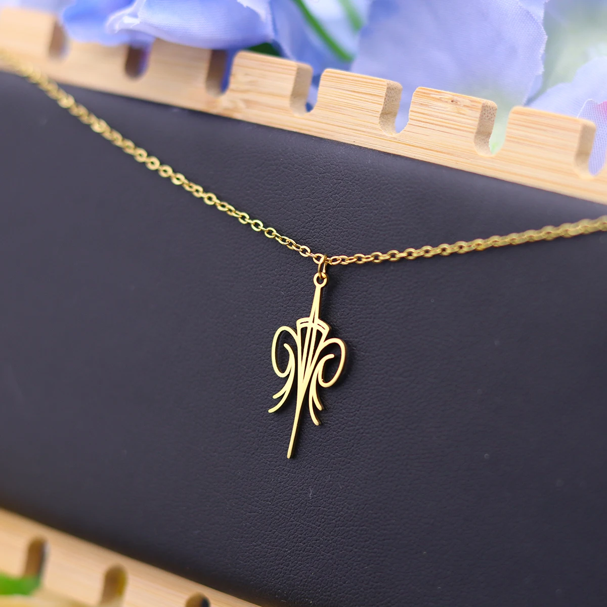 Todorova الفولاذ المقاوم للصدأ نمط فني قلادة القلائد للنساء الرجال مجردة الفن قلادة المختنق قلادة مجوهرات هدايا