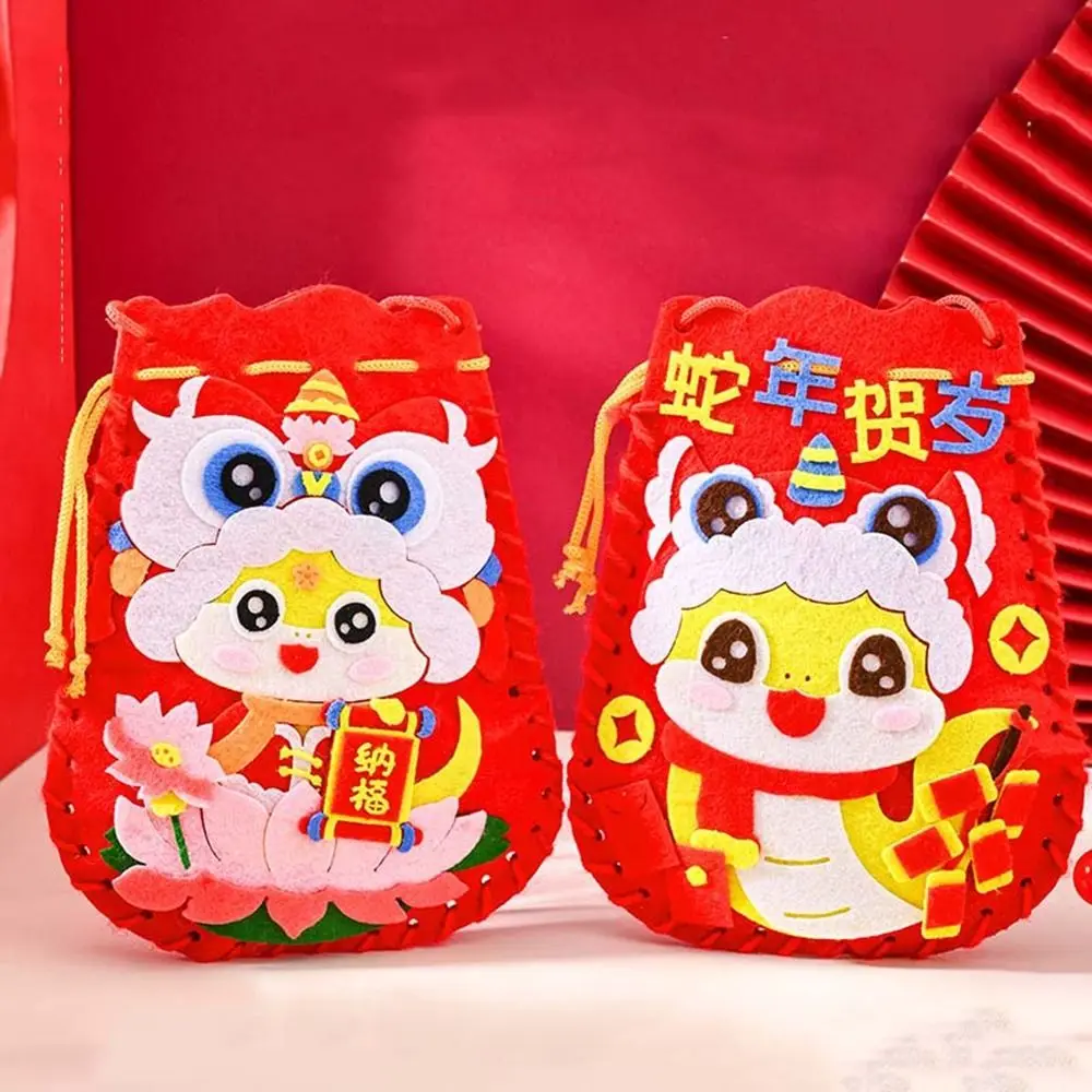 Non-woven Fabric Snake Pattern Hnadbag Traditional Handmade Cartoon Snake Lucky Bag with Hanging Rope Material Package