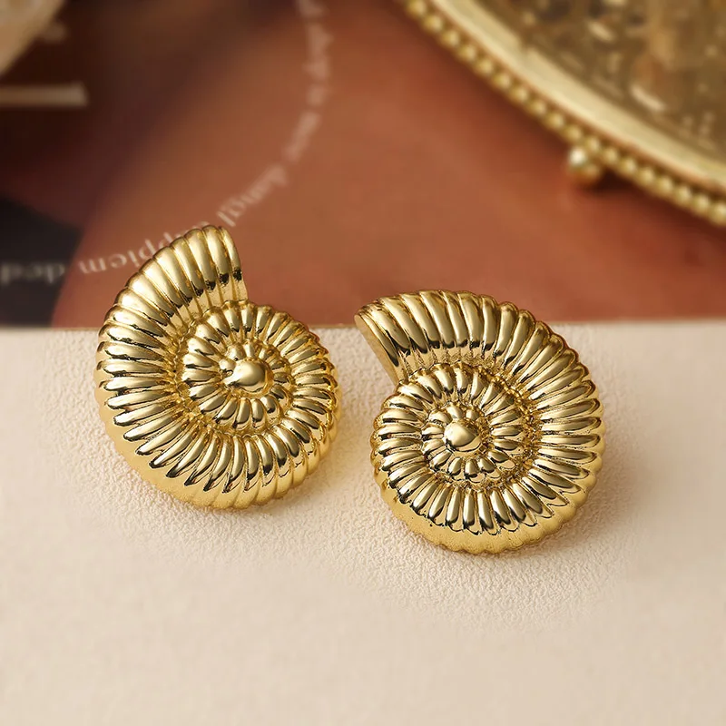 HECHENG, French Temperament Light Luxury Style Pearl Earrings Female Niche Design Senior Sense Of water Drop Bow Flower Petal