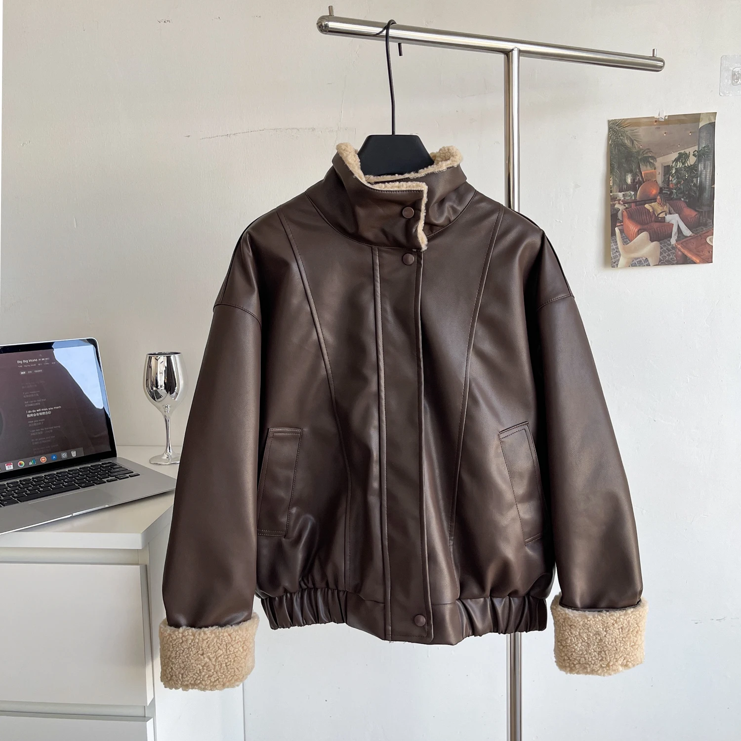 ラムレザージャケット女性の冬の新しいアメリカンスタイルハイストリートジッパーハイエンドコーヒーコートカジュアルルーズ高品質暖かいトップス