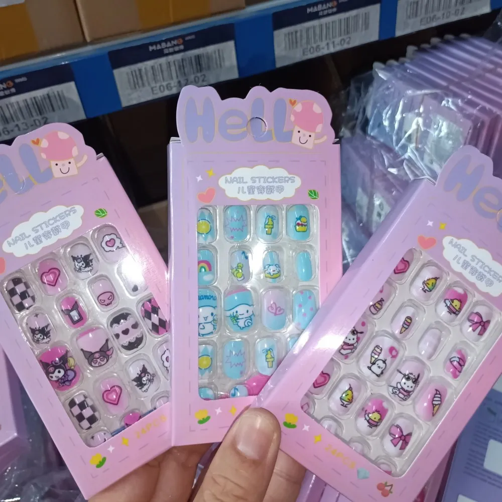 24 Uds. De uñas postizas cuadradas cortas de Hello Kitty para niños, accesorios Sanrio Y2K Kawaii, uñas postizas de dibujos animados, arte de manicura desmontable