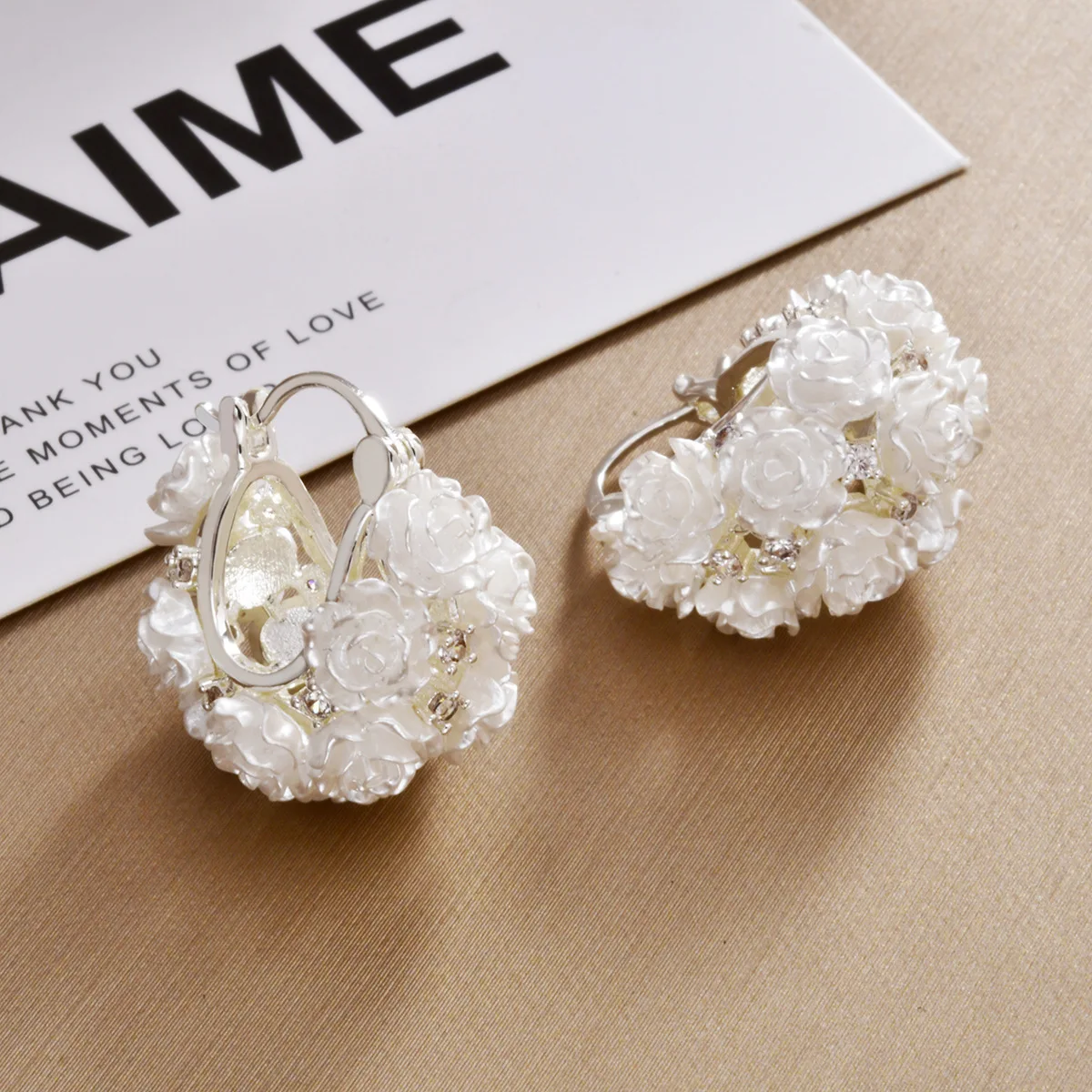 Super fairy rose cluster ear buckle light luxury high-end sense diamond-encrusted three-dimensional flower earrings niche design