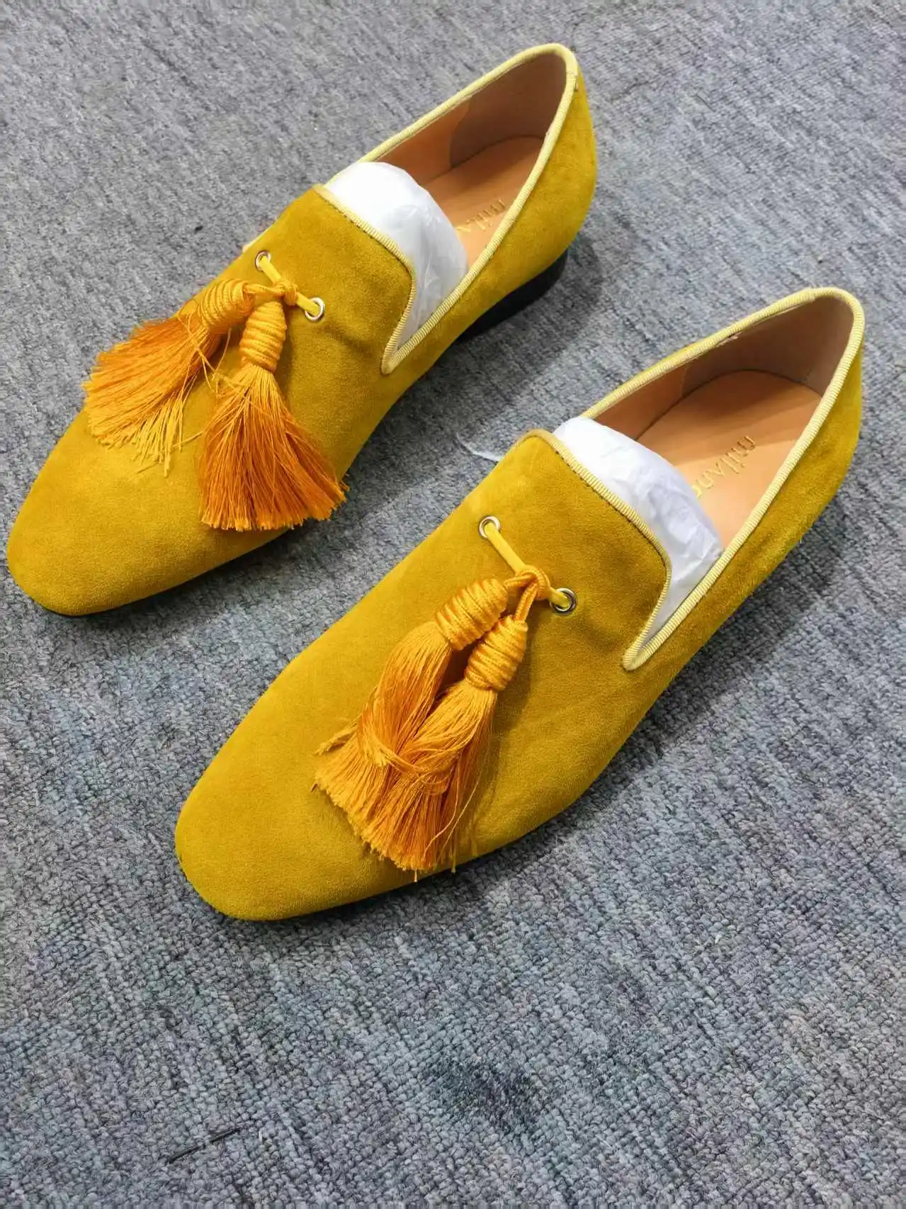 รองเท้าสลิปเปอร์หนังกลับหรูหราสำหรับผู้ชาย รองเท้าโลฟเฟอร์แบบมีพู่ รองเท้ากำมะหยี่แบบสวม รองเท้าผู้ชายแบบแบนสำหรับงานปาร์ตี้ งานแต่งงาน รองเท้าผู้ชายแบบเป็นทางการ