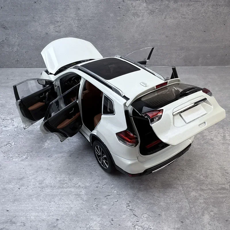 Modèle de voiture moulé sous pression en alliage Nissan X-TRAIL 2018, génération 1:18, intérieur détaillé avec pièces d'ouverture, édition collector pour adultes