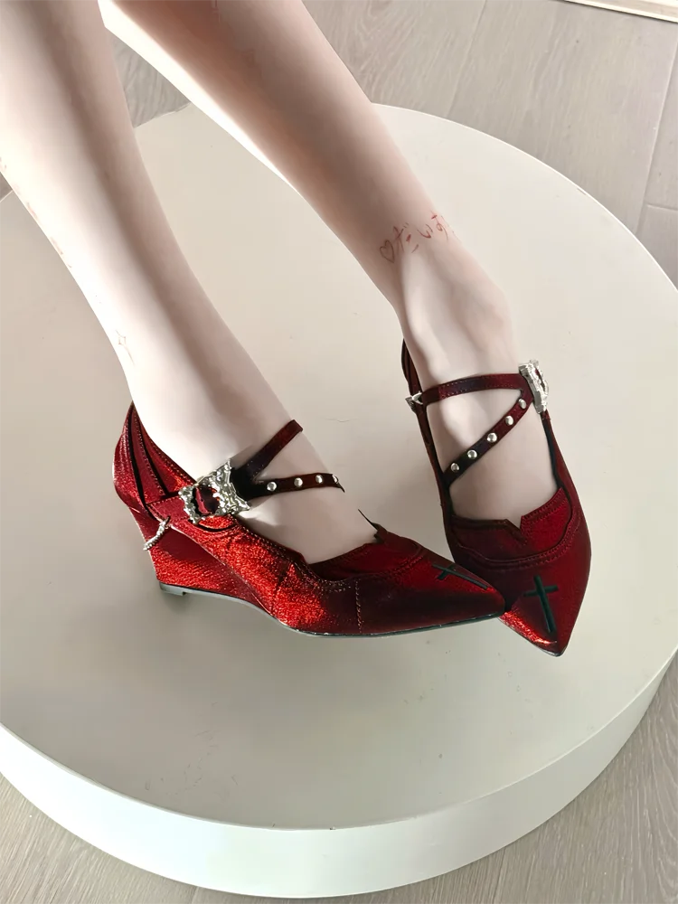 Szpiczaste, ciemne, gotyckie szpilki Nightspine Prayer z podbiciem, subkulturowe buty na wysokim obcasie typu Mary Jane, damskie buty w stylu japońskim, pojedyncze buty.