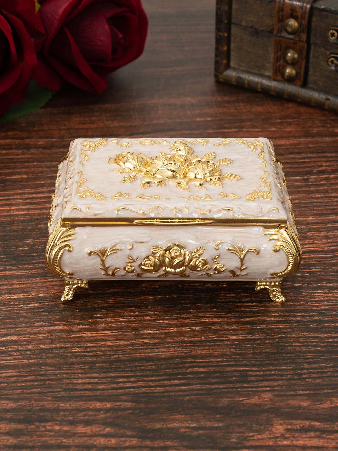 European rose jewelry box light luxury creative jewelry box wedding high-end decoration Valentine\'s Day ring necklace storage bo