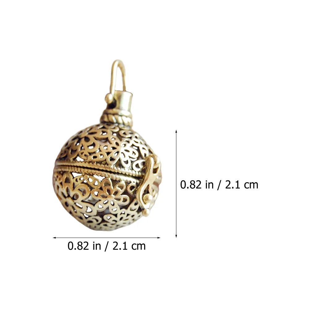 

4pcs Retro Aroma Diffuser Pendants Hanging Openable Perfume Necklaces Decorative Locket Style Fresh Scent Pendant Aromatherapy