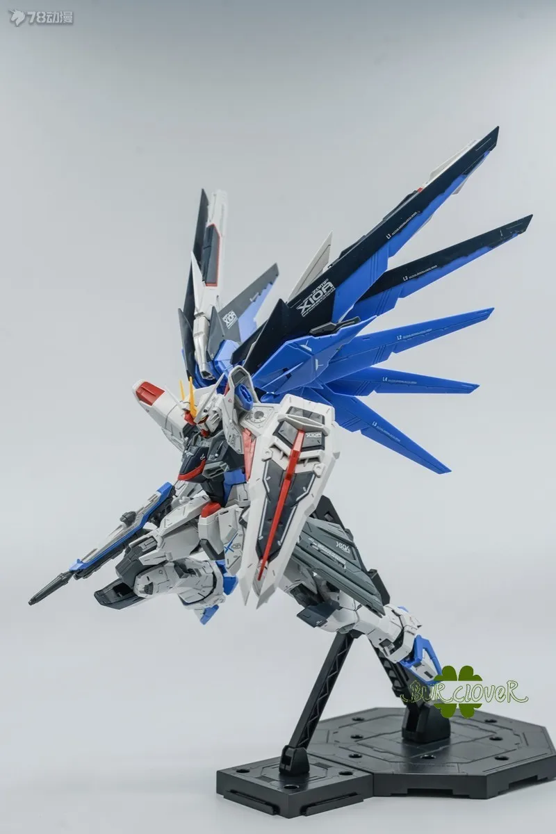 Bandai – figurines d'action originales MG Freedom 2.0, jouets d'assemblage pour garçons et filles, Collection de cadeaux, modèle d'ornements
