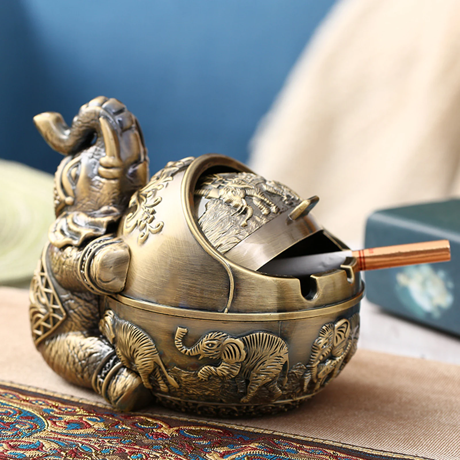 Elephant Cigarettes Ashtray Vintage Metal Ashtray Windproof Ashtray with Lid Portable Ash Container Home Office Decoration