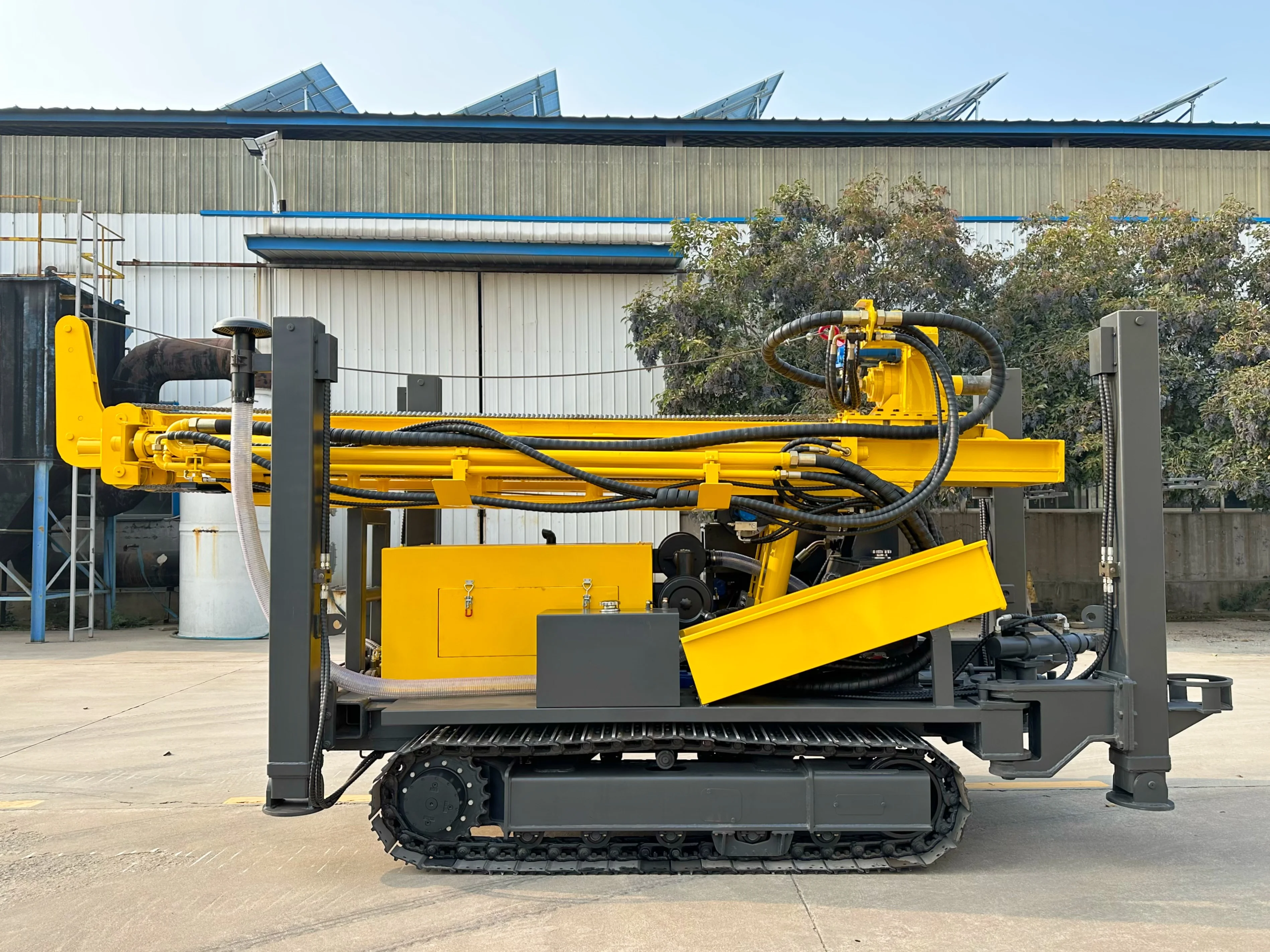 جهاز حفر آبار المياه الهيدروليكي المخصص 350 متر آلة حفر آبار المياه الزاحفة الهيدروليكية المحمولة