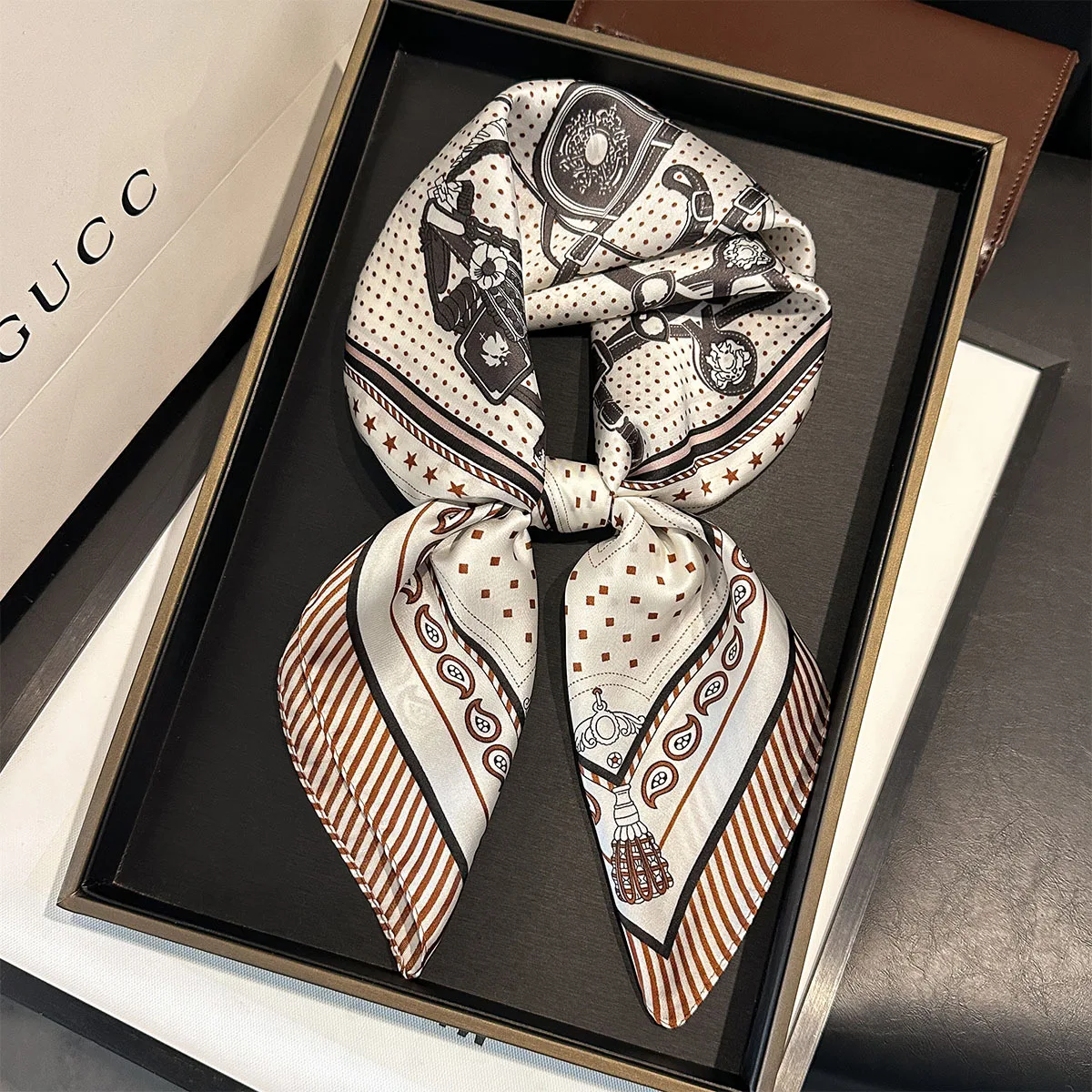 2025 New Fashion 70X70cm Printed Women's Scarf Pashmina Silk Scarf Square Shawl Decorative Headband Neck Luxury Design Bandana