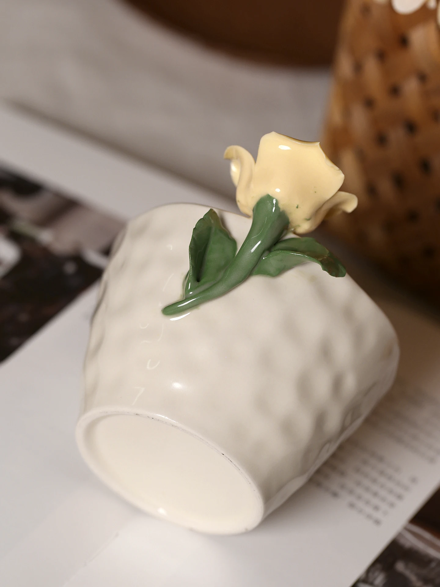Handmade Ceramic Rose Flower Mugs Simple Design Moving Gift New Marriage Couple Ceramic Cup Traditional Handcraft Flower Mugs