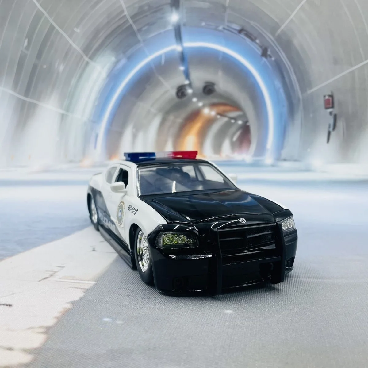 

Jada1:24 2006 Dodge Charger police car High Simulation Diecast Car Metal Alloy Model Car Children's toys collection gifts