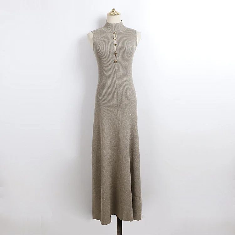 Dames geribbelde mouwloze maxi-jurk met nephals, gouden knopen, slim-fit, wijde zoom, elegante jurken, minimalistische Franse gebreide jurk
