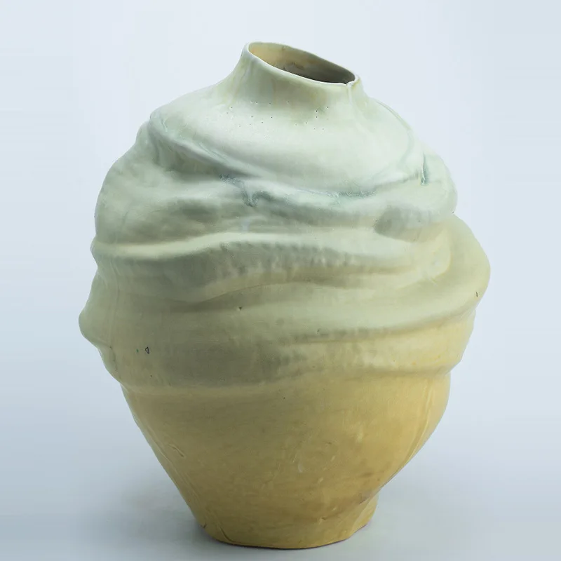 Florero de cerámica casero.