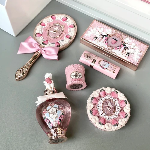 Imagen 1 del producto Flower Knows Labial Mate Crema Rubor Líquido Set Cupido Fresa Polvo Compacto Maquillaje Duradero Textura Aterciopelada Ligero No Transfiere