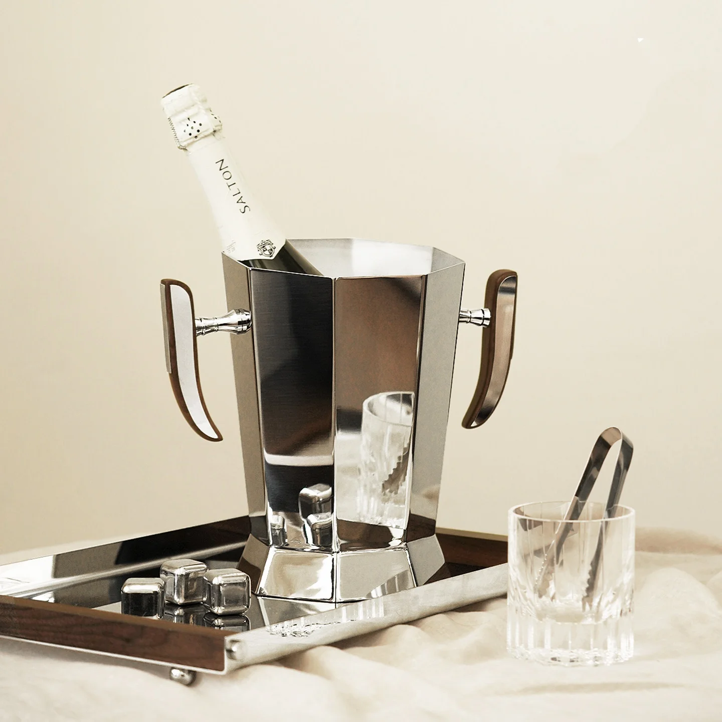 Light Luxury Stainless Steel Ice Bucket Champagne Bucket Retro Decor Ornament, Restaurant Bar Tableware Tray for Showroom