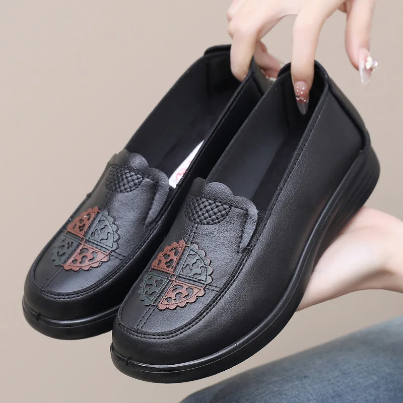 

Old Beijing Cloth Shoes for Women Fashion Middle and Elderly Mom's Shoes