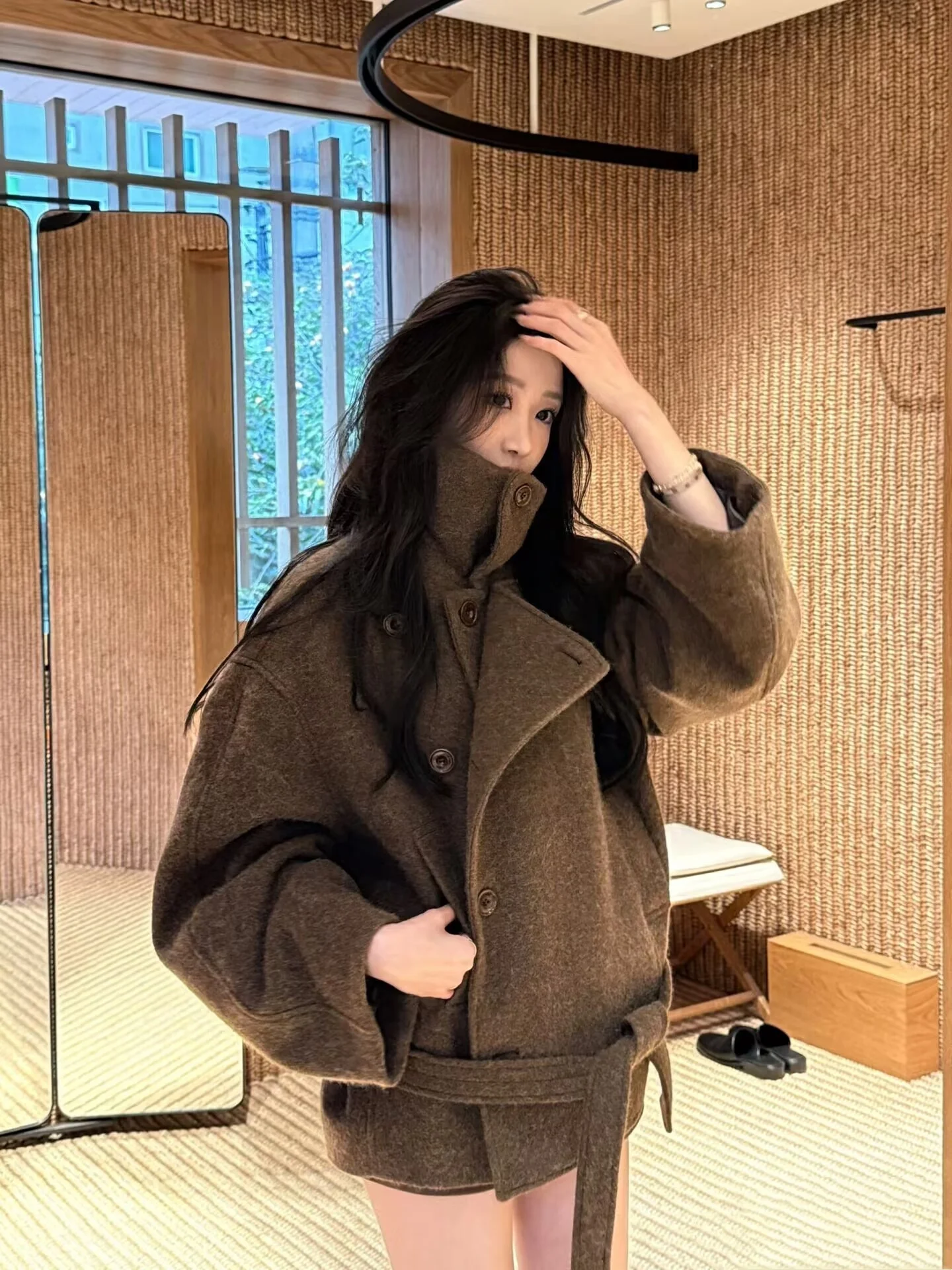 

2025 Autumn Women's Woolen Coat Lemair Collar Long Sve Mid-Length Single Button Pure Color Commute Sle Faion Outerwear