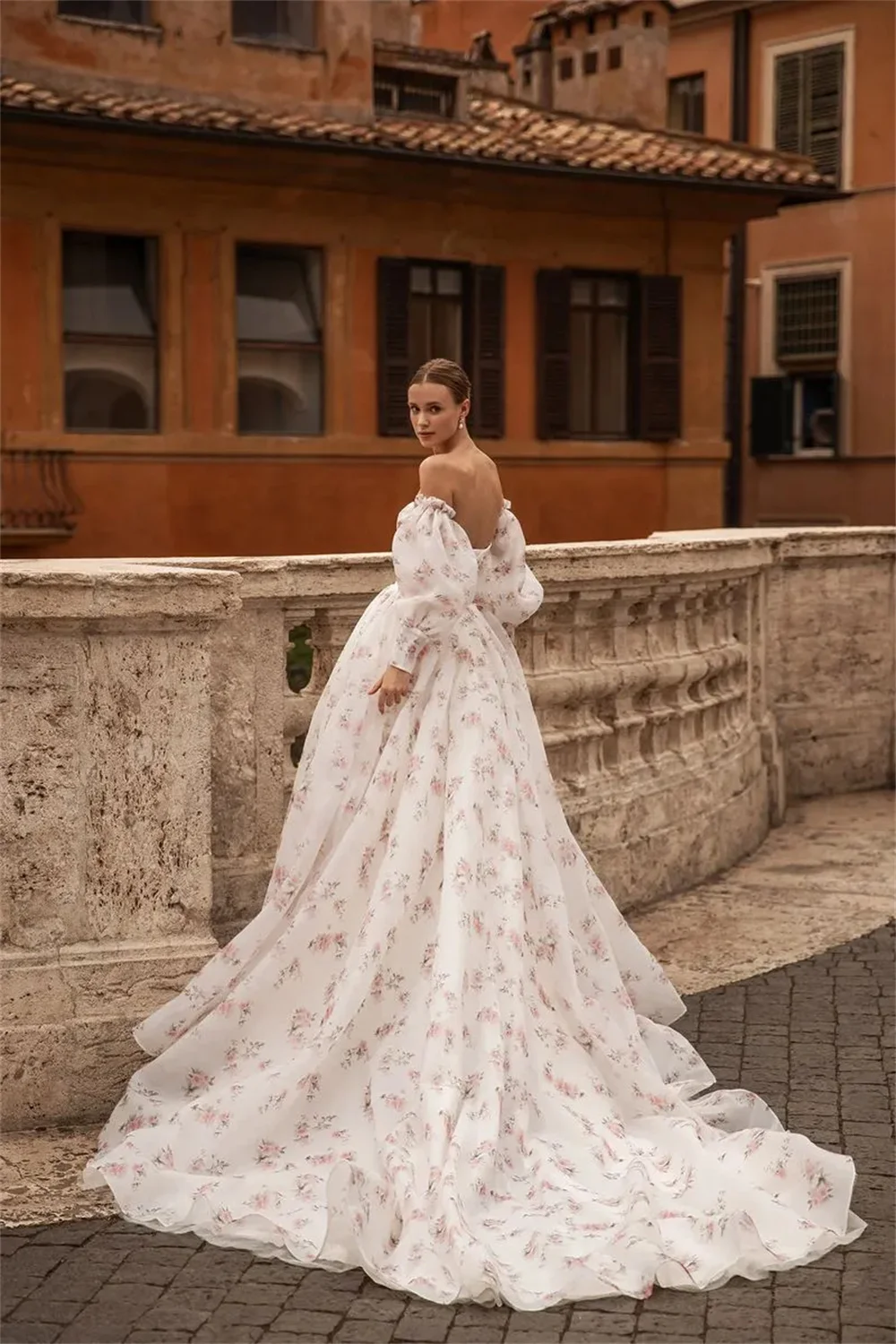 ชุดแต่งงานทรงเอไลน์แบบไร้สาย แขนกระดิ่ง แต่งลูกไม้ลายดอกไม้สไตล์โคจิโตะ คอร์เซ็ทยาวกรอมเท้า สำหรับงานพิธีการ ปี 2025